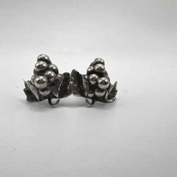 Vintage 925 Sterling Silver Grape Cluster Earrings Screwback Signed Taxco‎ - Picture 2 of 6